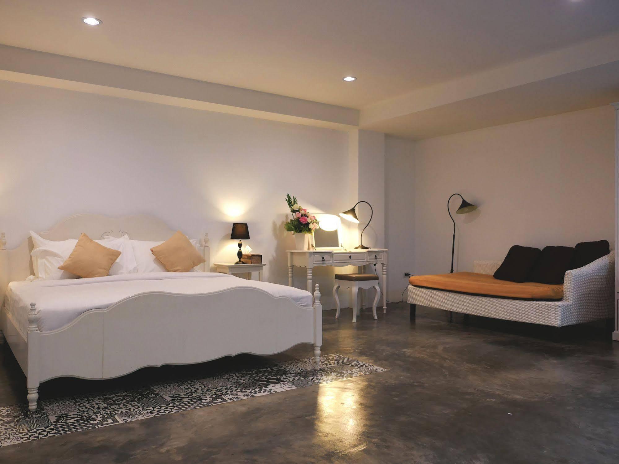 Nidhra Lanna Hotel Chiang Mai Exterior foto