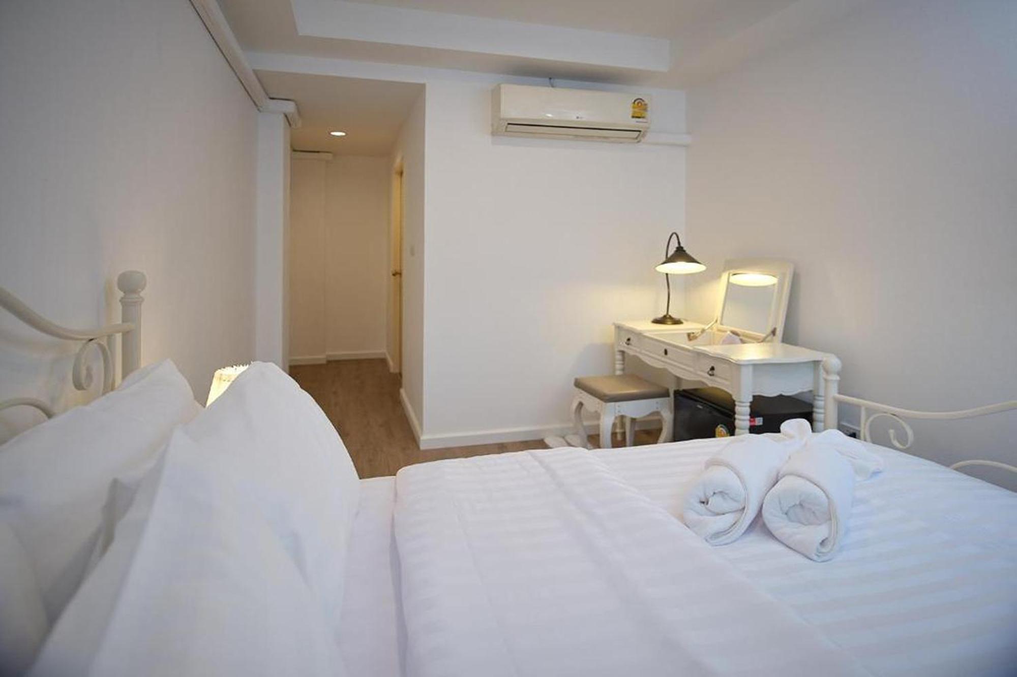 Nidhra Lanna Hotel Chiang Mai Exterior foto